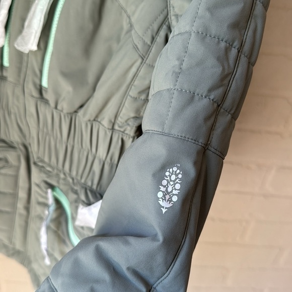 Free People coat ski jacket thumb holes sage green quilted hoodie NEW xs - Picture 7 of 16